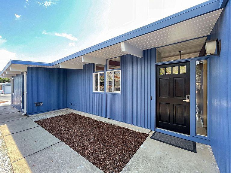 Real estate listings in San Mateo