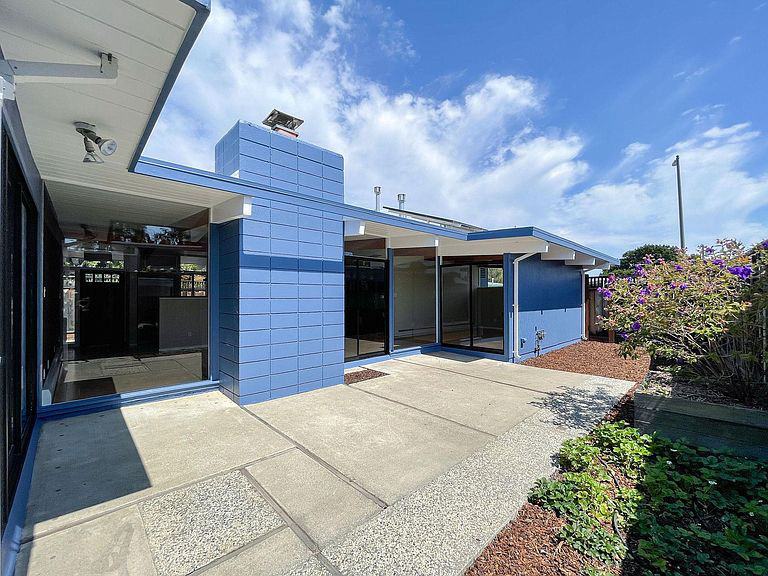 Real estate listings in San Mateo