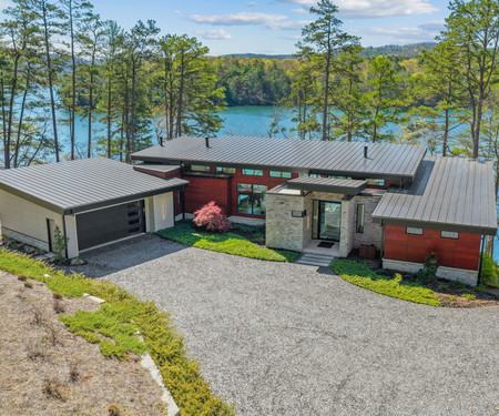 Real estate listings in Clarkesville