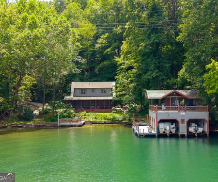 Real estate listings in Clarkesville