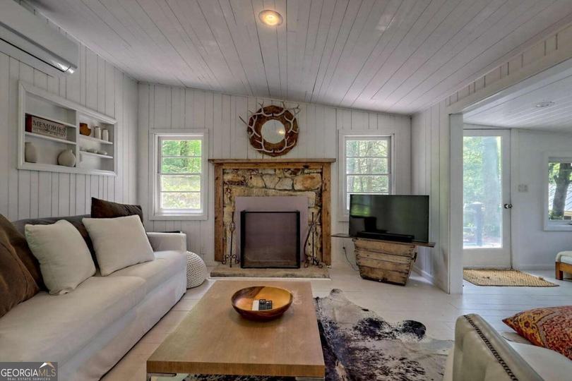 89 Arkansas LN, Tiger, GA - Image #4