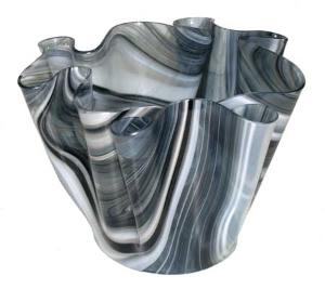 Serviente Glass Black and White Flounce