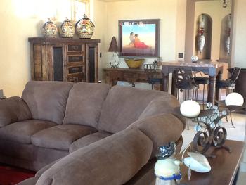 2-2 LIVING ROOM