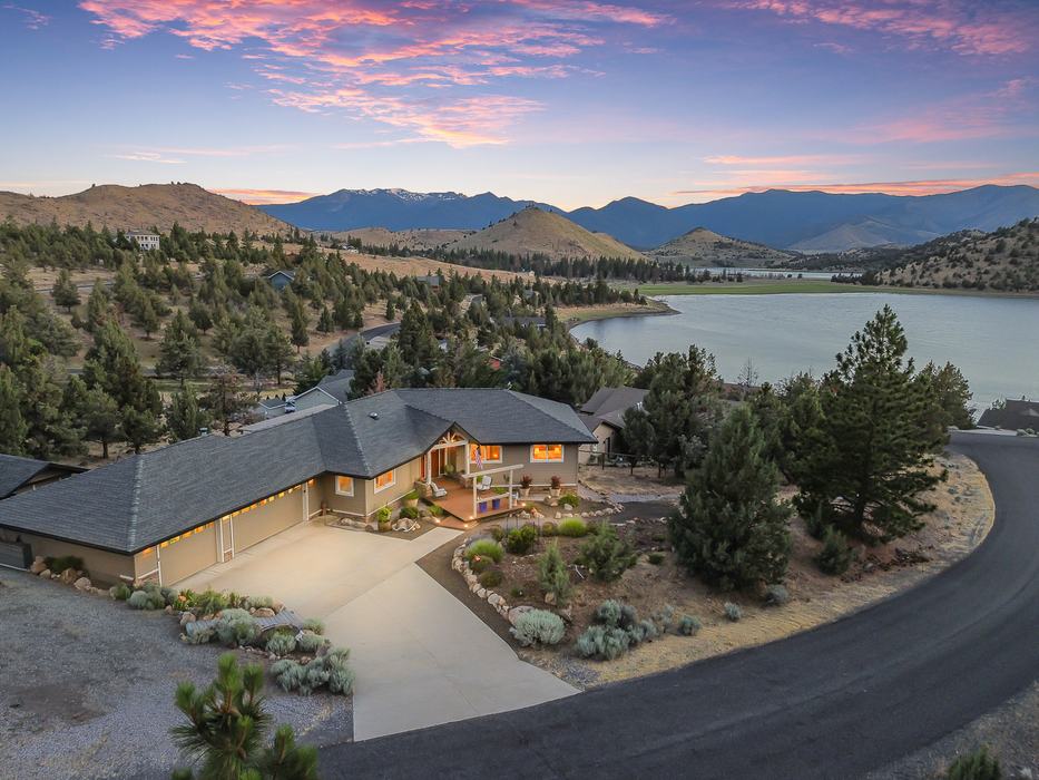 5220 Saddle Ridge Road, Lake Shastina