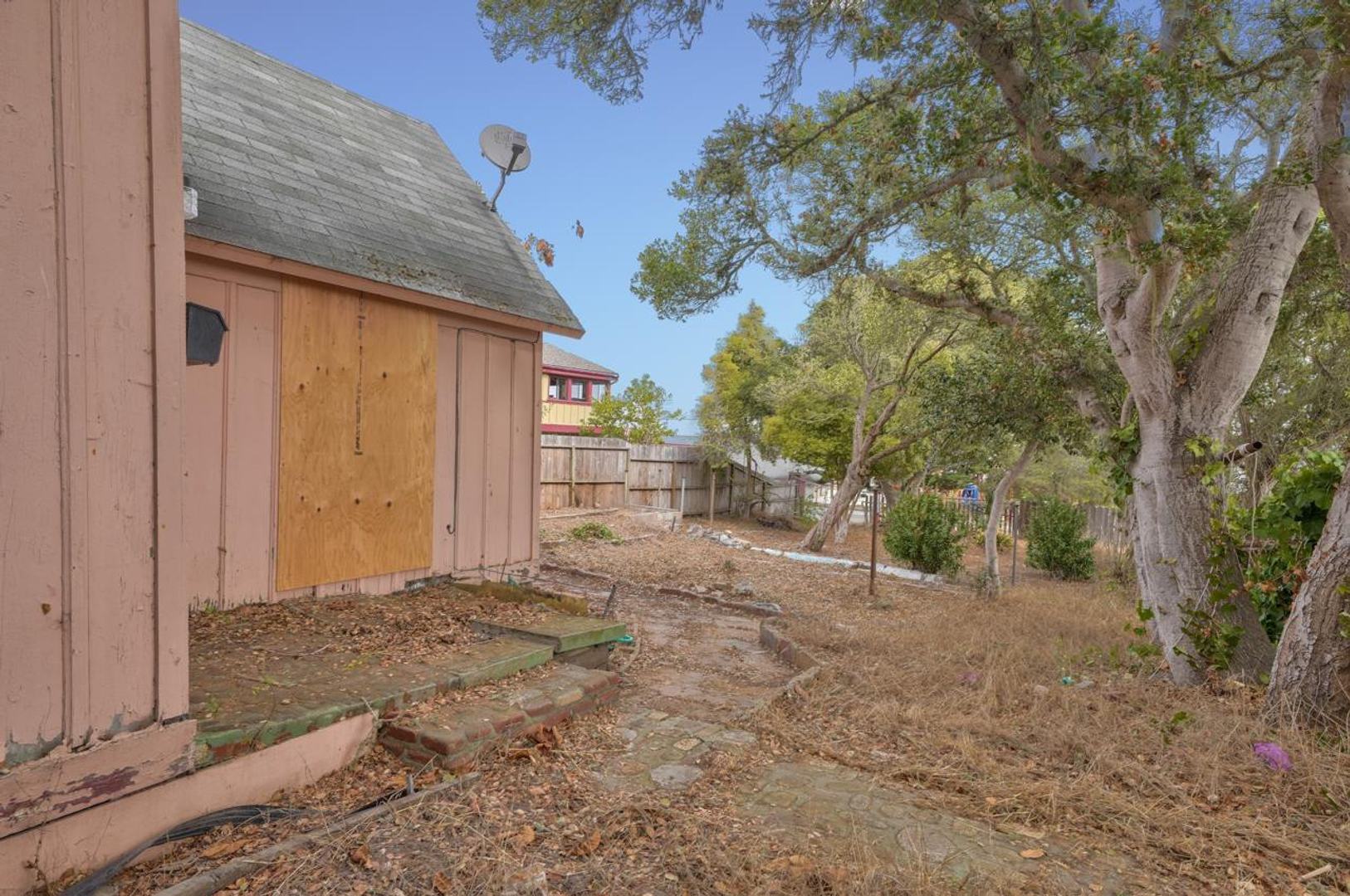 810 McClellan AVE photo #1