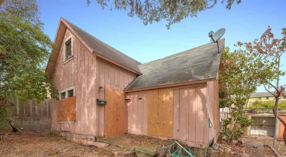 810 McClellan AVE