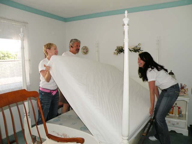 Image about Realtors Give Back to Seniors, Help Them with Household Tasks
