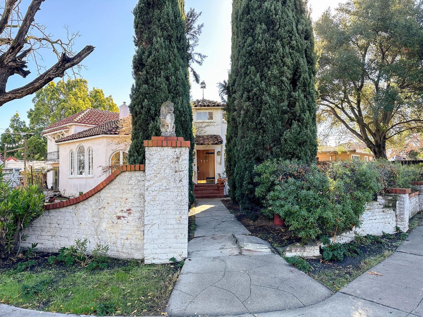 Real estate in Redwood City