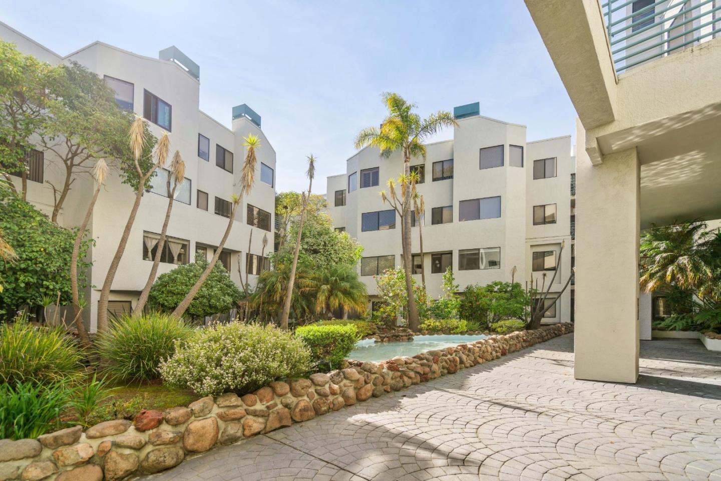 Real estate listings in San Mateo