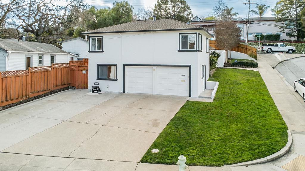 Real estate listings in Redwood City