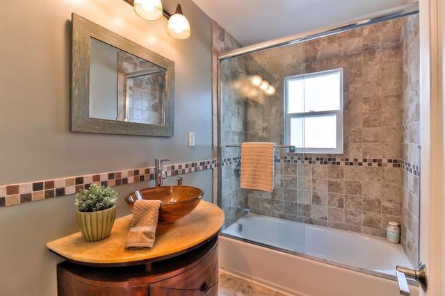 Real estate listings in Redwood City