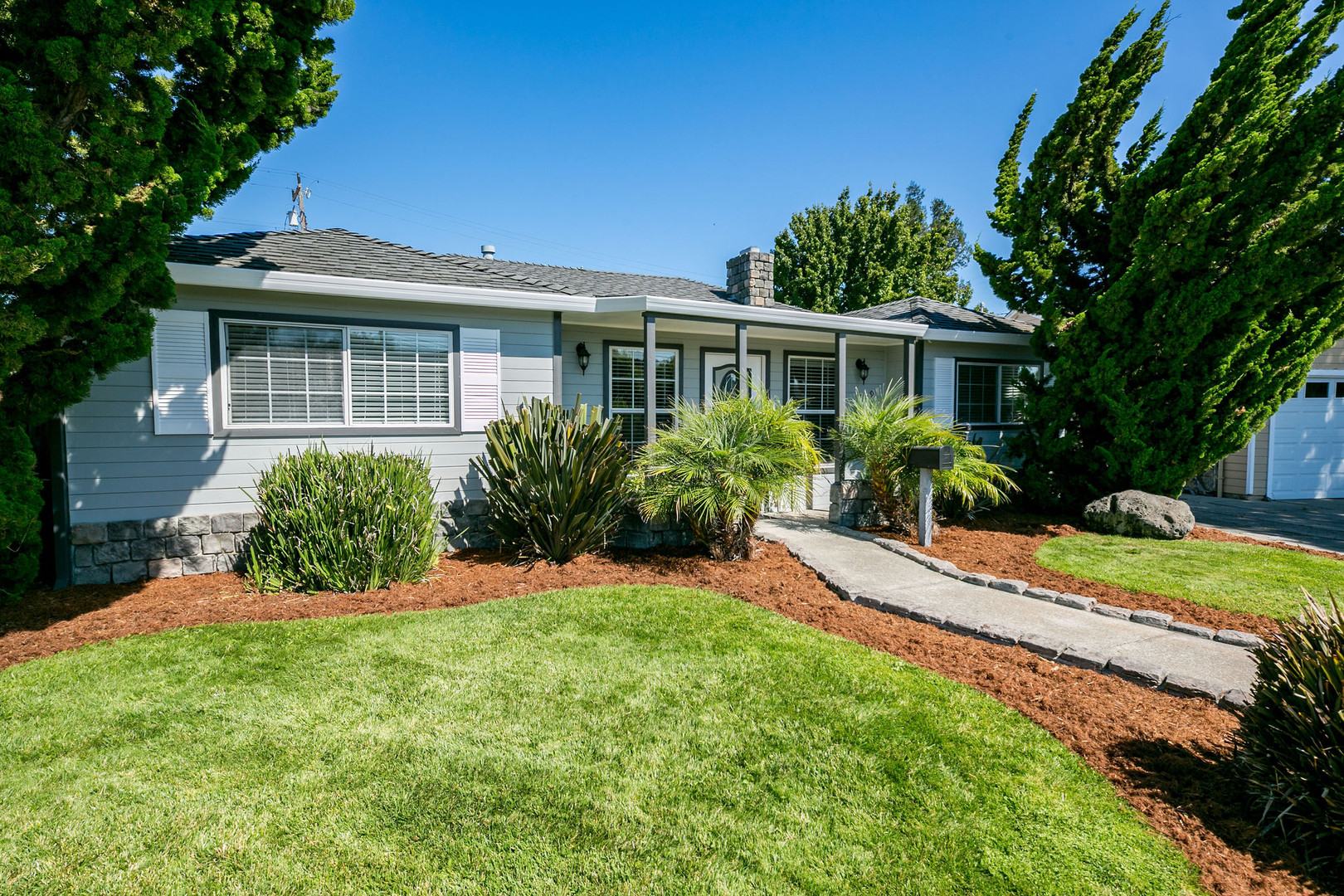 Real estate listings in San Mateo