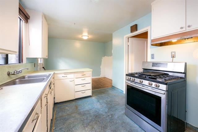 Real estate listings in San Mateo