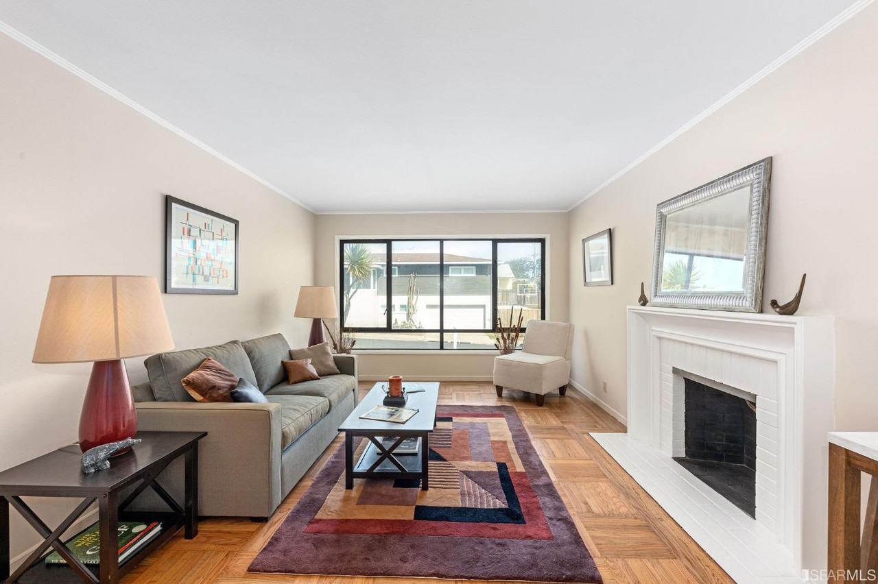 Real estate listings in Daly City
