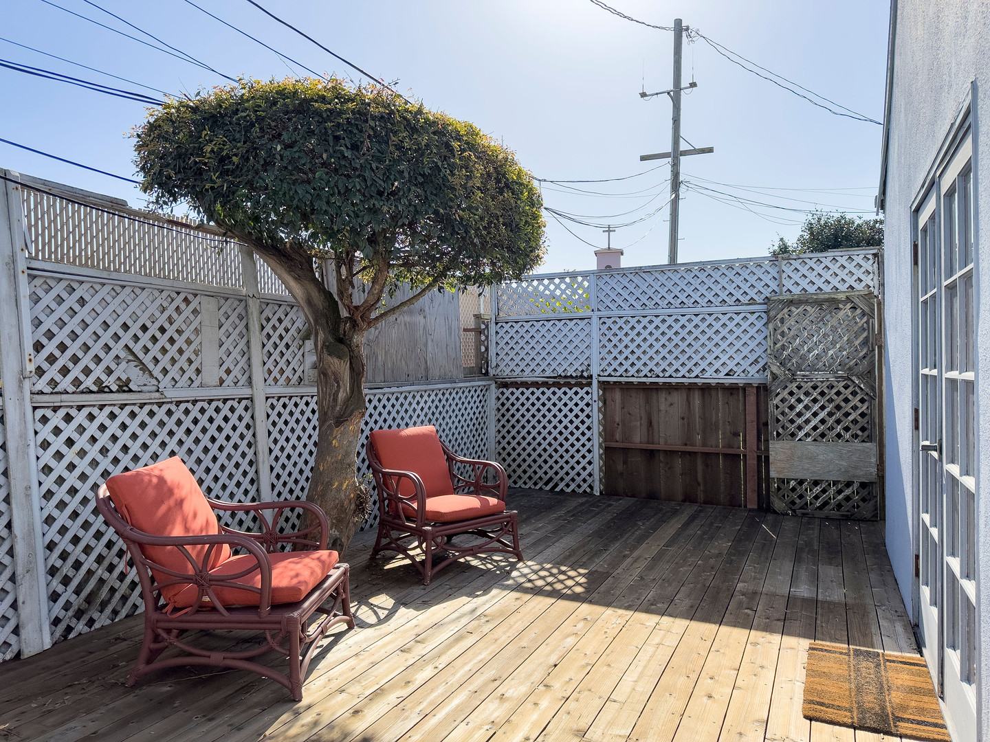 Real estate listings in Dal y City