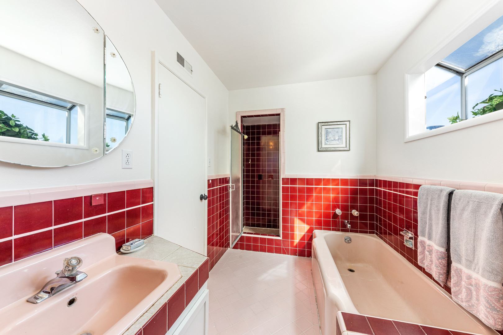 Real estate listings in Dal y City