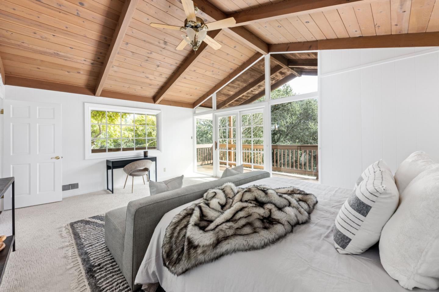 Real estate in WOODSIDE