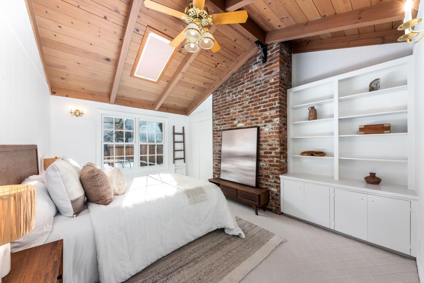 Real estate in WOODSIDE