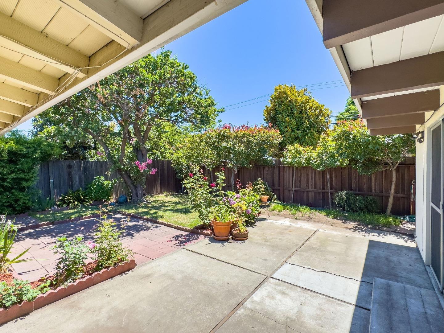 Property Listings in Hayward