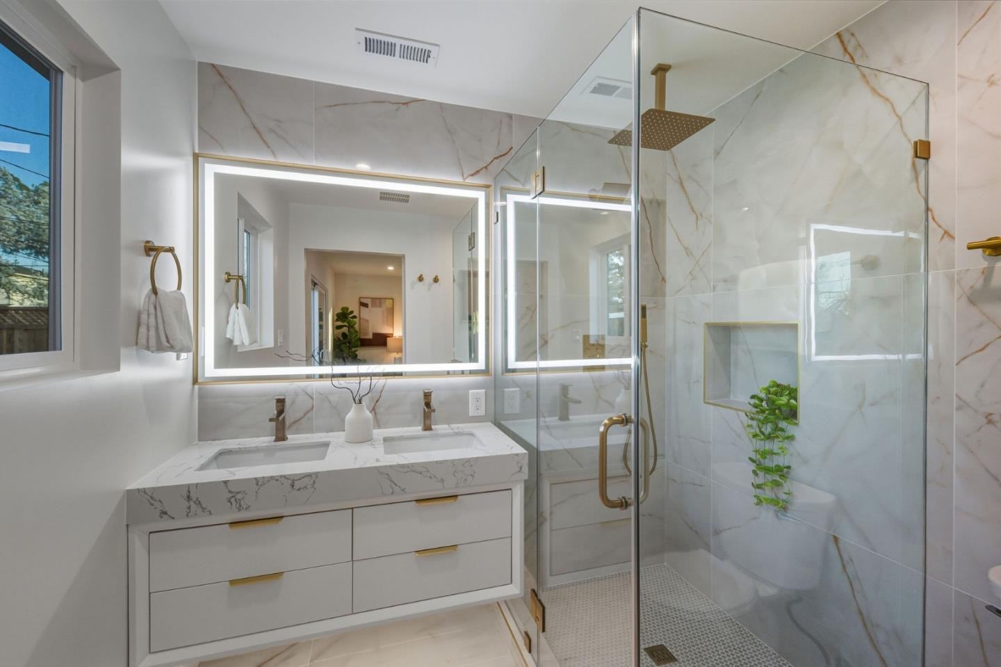 Real estate listings in Redwood City