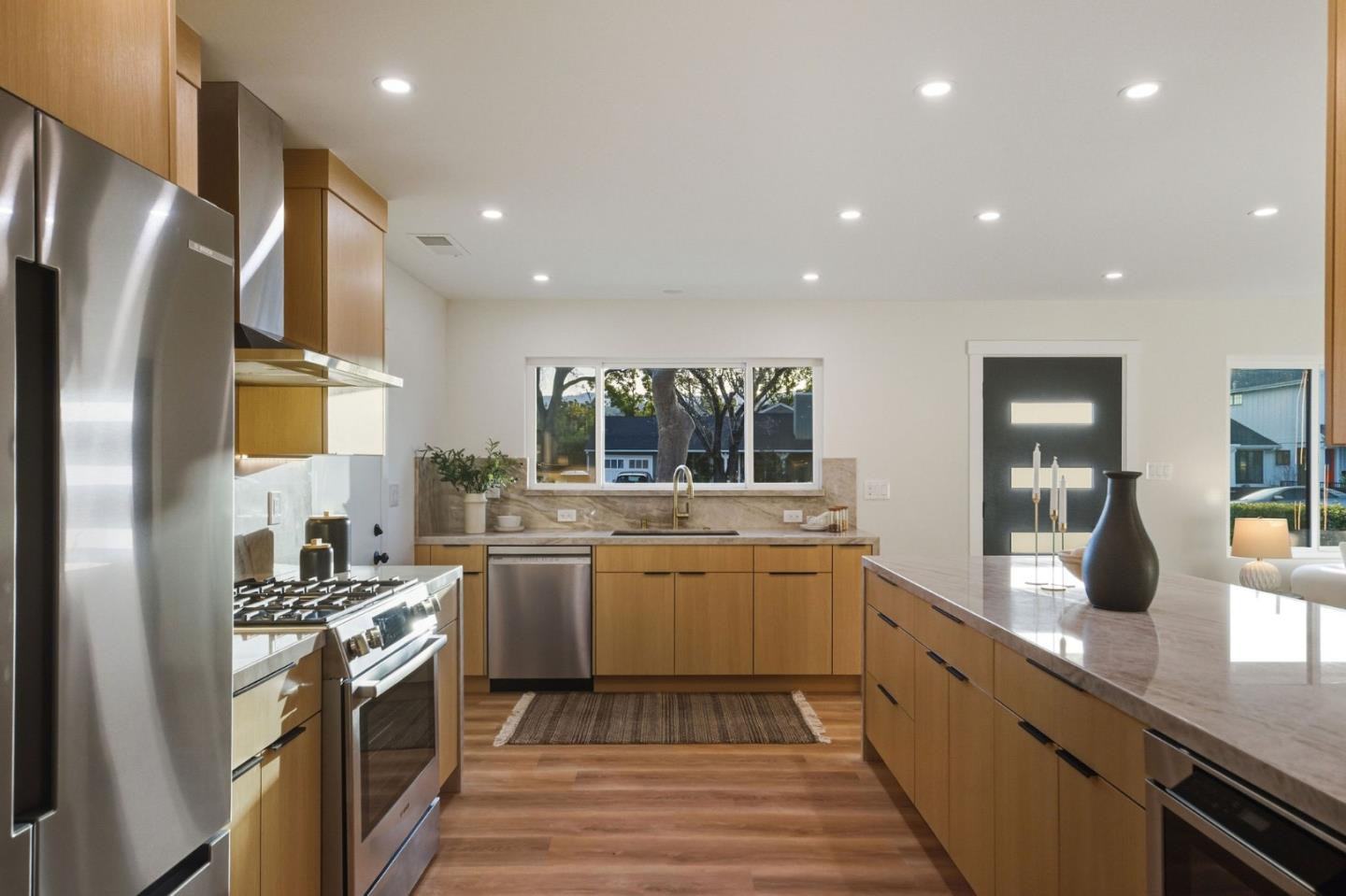 Real estate listings in Redwood City