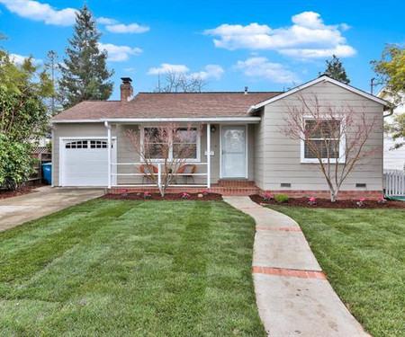 Real estate listings in Redwood City