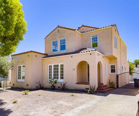 Real estate listings in Burlingame