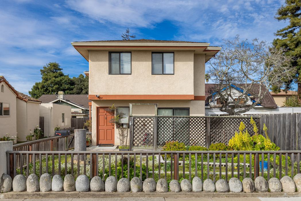 686 Ocean Avenue, Monterey