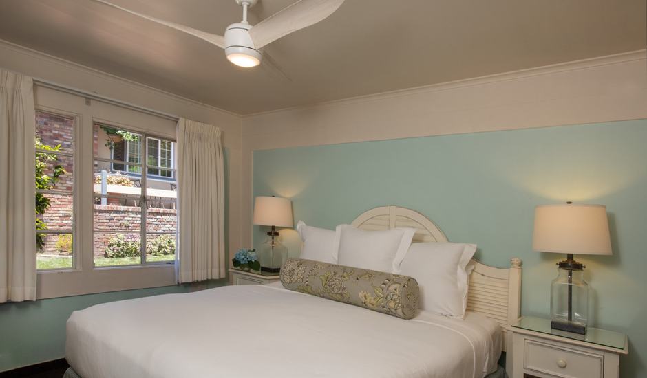 King Cottage Suite, Jacuzzi Fireplace, Pet-Friendly - Image #4