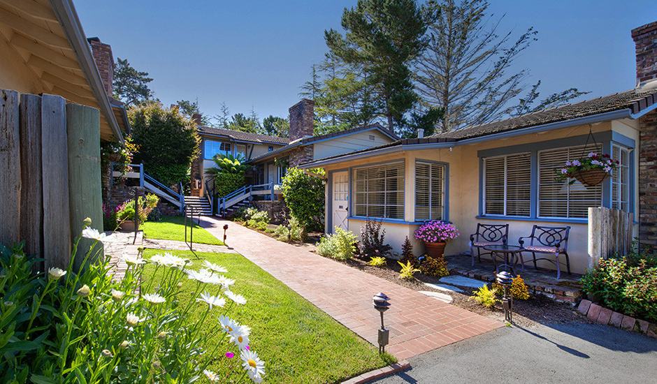 King Cottage Suite, Jacuzzi Fireplace, Pet-Friendly - Image #6
