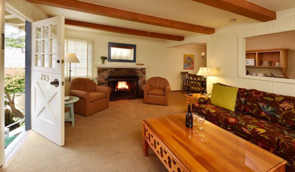 King Cottage Suite, Jacuzzi Fireplace, Pet-Friendly - Image #1