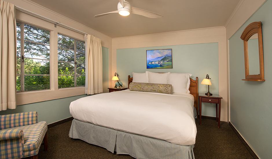 King Cottage Suite, Jacuzzi Fireplace, Pet-Friendly - Image #3
