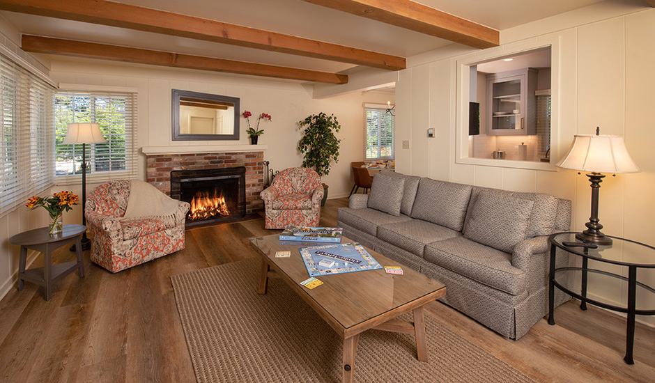 King Cottage Suite, Kitchen, Fireplace, Pet-Friendly - Image #1