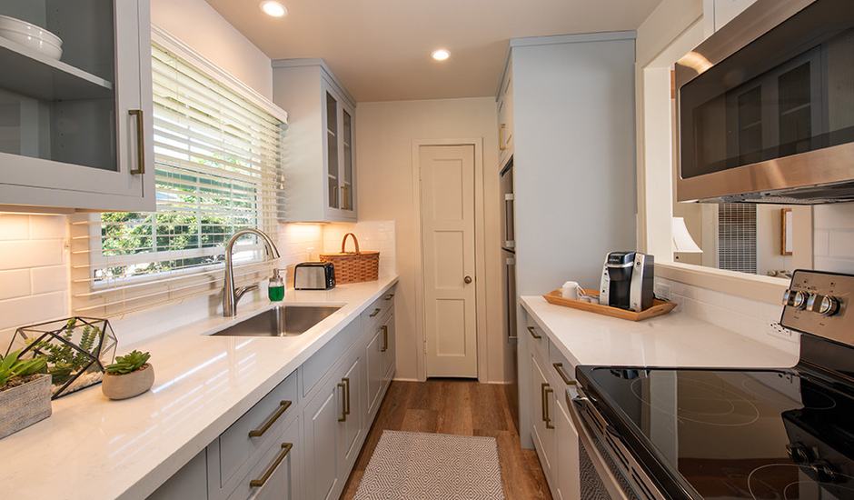 King Cottage Suite, Kitchen, Fireplace, Pet-Friendly - Image #2