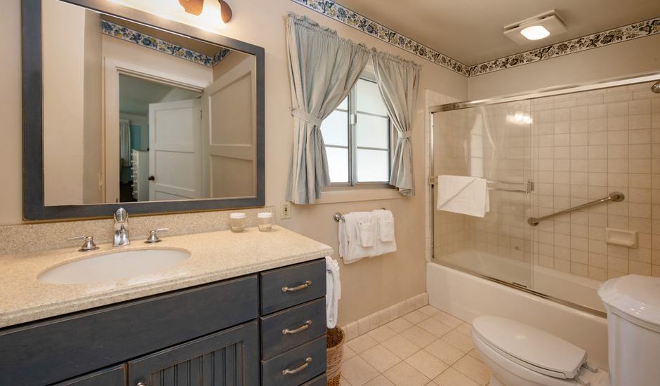 King Cottage Suite, Kitchen, Fireplace, Pet-Friendly - Image #3