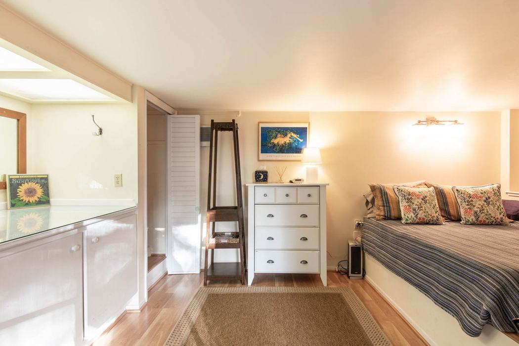 SUNSHINE COTTAGE