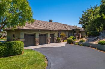 Luxury Homes in Salinas