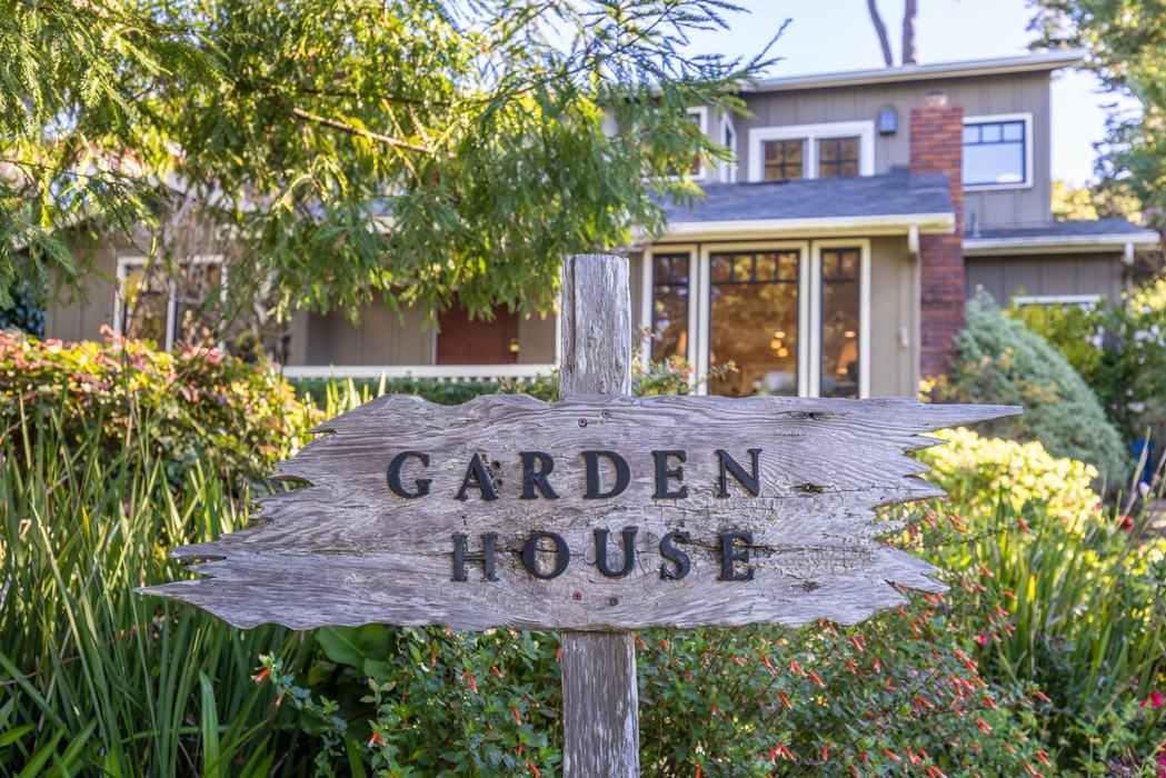 GARDEN HOUSE