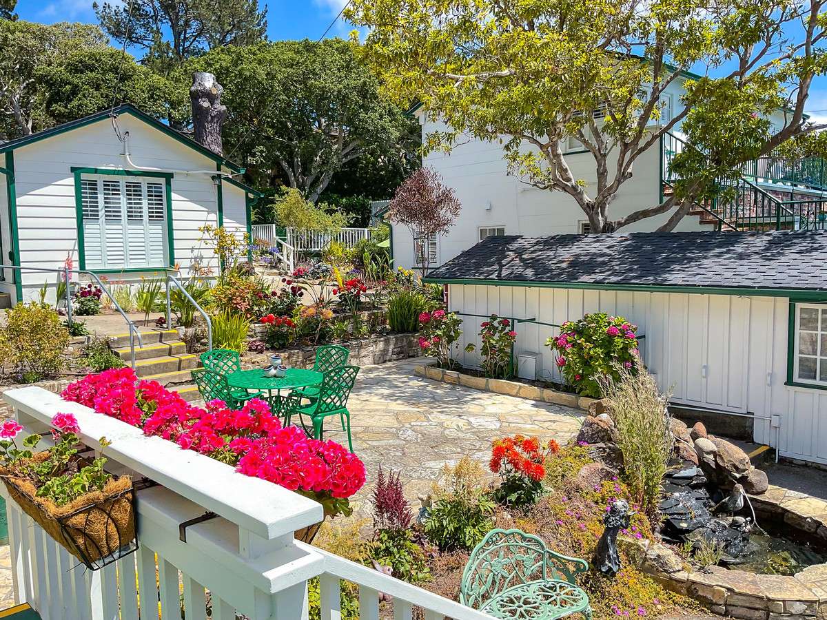 Carmel Green Lantern Inn ~ Carmel-by-the-Sea Hotels & Resorts | Bed &  Breakfasts | Carmel-by-the-Sea, California