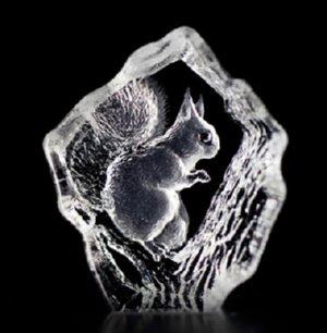 Mats Jonasson Squirrel- Miniature Crystal Etching MJ 88115