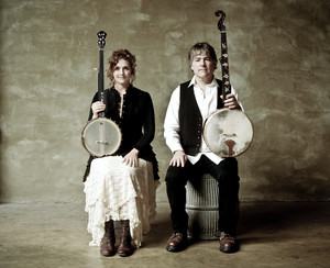 B&eacute;la Fleck and Abigail Washburn