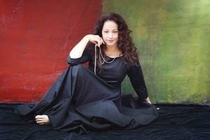 Sunset Presents in Studio 105: Perla Batalla