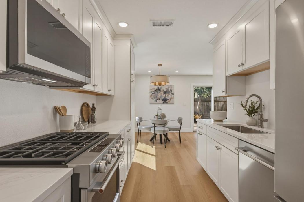 1360 Josselyn Canyon Road 43, Monterey