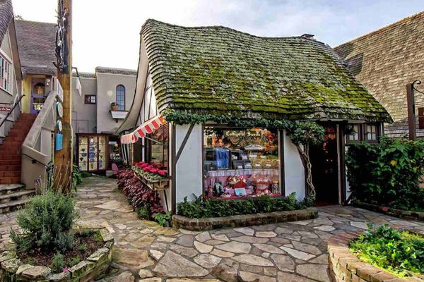 Thinking about staying in Monterey instead?
