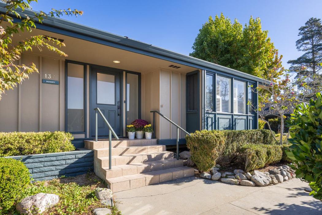 137 Del Mesa Carmel, Carmel