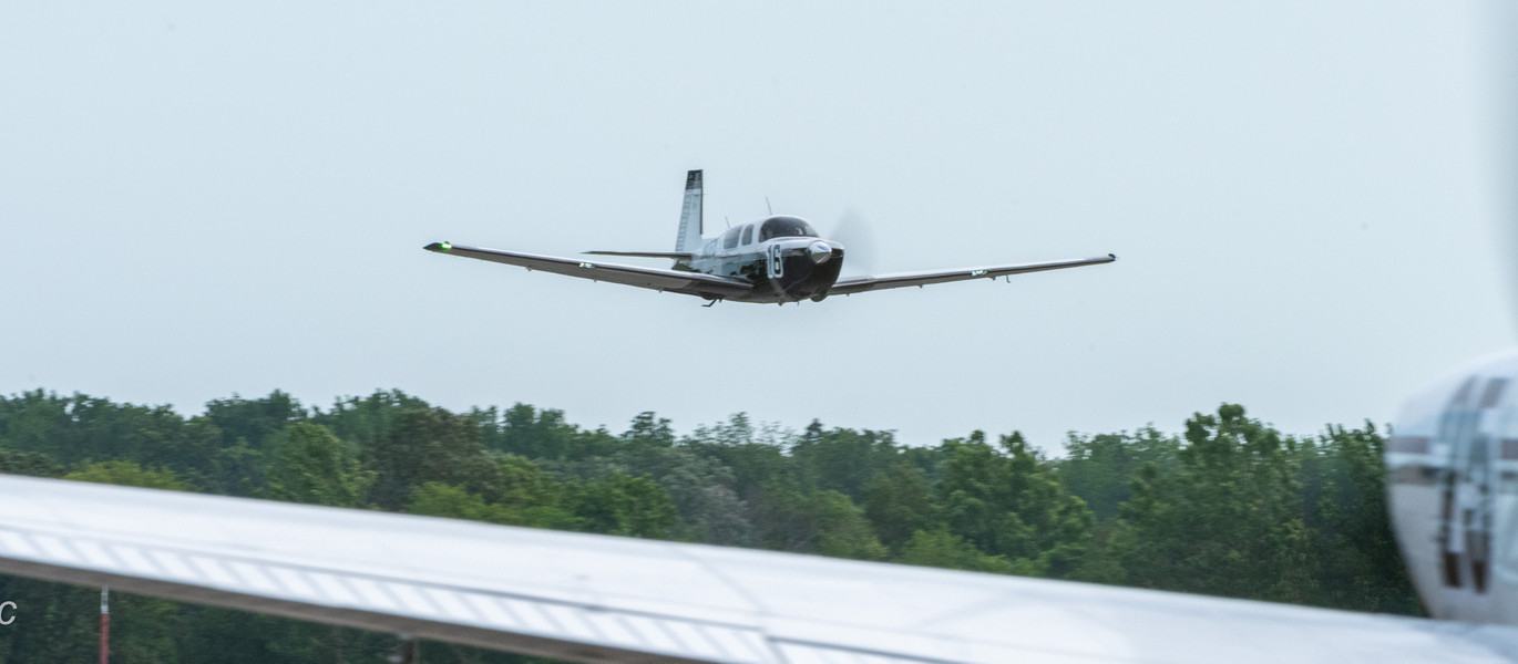 Averaging 2,400-mile cross country air race